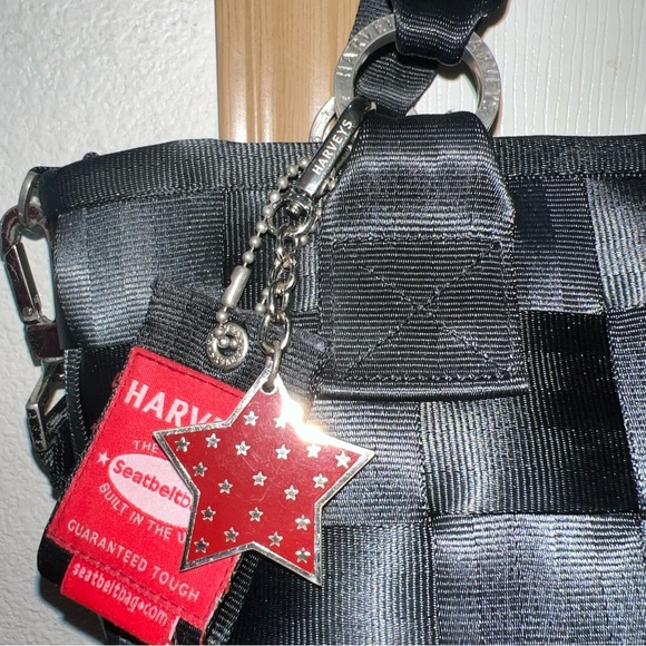Harveys seatbelt carriage ring black with star charm - Picture 5 of 14